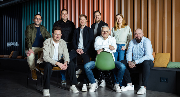 Bartenbach richtet Managementstruktur neu aus - Das erweiterte Management Board der Bartenbach Gruppe (vl.): Sebastian Hardieck, Achim Hube, Christopher Evers, Harry Walter, Johannes Dietze, Tobias Bartenbach, Julia Bartenbach, Jörg Grünewald – Foto: Steffen Henkel, Das Medienkartell