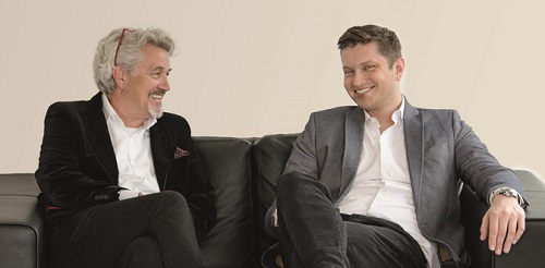 Pahnke Markenmacherei mit Generationswechsel: Martin Pahnke übergibt an Dr. Lars Lammers - Martin Pahnke übergibt die Geschäfte der Pahnke Markenmacherei an Dr. Lars Lammers (v.l.) (Foto: Pahnke Markenmacherei)