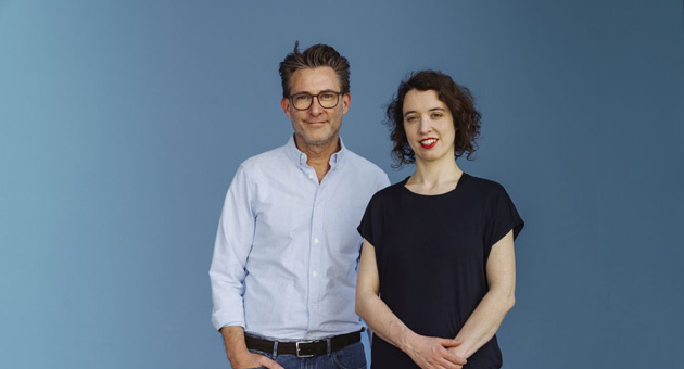 Matthias Kalle und Luise Strothmann bilden die Doppelspitze der Wochenzeitung  Foto: Doro Zinn