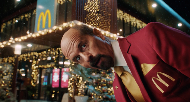 McDonald`s Monopoly haut mit Papa Bernd einen raus - Bernd Stromberg hat sich als Geschenke-Überbringer bei McDonald's selbst ins Spiel gebracht - Foto: McDonald's