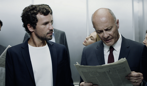 Mercedes-Benz und Lukas Lindemann Rosinski stecken Leben in Vans - Familienvater Neumann wird im Mercedes-Benz Vans-Clip auf sein turbulentes Wochenende angesprochen (Foto: LLR)