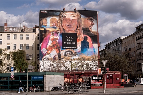 Kampagne des Jahres 2017 kommt von Mercedes-Benz und antoni - 'Grow up' war in OOH und Social Media zu sehen (Foto: antoni)