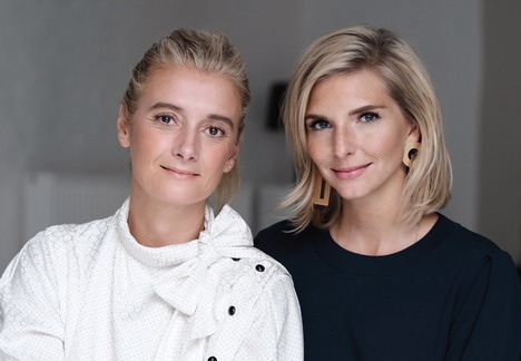 Amorelie: Lea-Sophie Cramer übergibt CEO-Posten an Claire Midwood - Die Apple-Managerin Claire Midwood (l.) folgt bei Amorelie als CEO auf Gründerin Lea-Sophie Cramer (r.) (Foto: Amorelie)