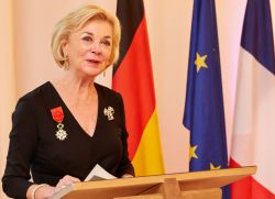 Bertelsmann: Frankreich ehrt Liz Mohn -