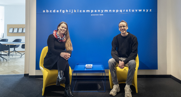 Kl,company verstärkt Beratung und PR - Von links: Susanne Müller startet bei der Agentur Kl,company in der Kundenberatung und Projektsteuerung, während Frederik von Saldern als PR- und Content-Manager einsteigt – Foto: Kl,company