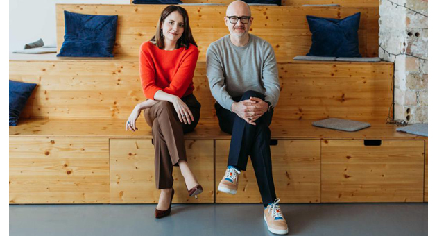 Civey leitet Schutzschirm-Verfahren ein und sucht neue Investoren - Das Civey-GF-Duo Janina Mütze und Gerrit Richter will im Zuge eines Schutzschirm-VBerfahrens den Gesellschafter-Kreis neu strukturieren - Foto: Civey / Rica Rosa