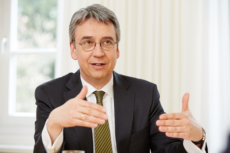 Andreas Mundt, Prsident des Bundeskartellamtes, bewertet die wettbewerblichen Auswirkungen des Deals als nicht marktrelevant - Foto: Bundeskartellamt 