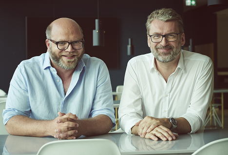 FCB Hamburg gewinnt Gesamt-Etat von Schwartau-Konfitüren - Christoph Nann (links) und Michael Carl freuen sich über süßes Neugeschäft (Foto: FCB Hamburg)