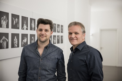 Havas kreiert virtuelle Erlebnis- und Infotainment-Welt für BMW Motorsport - Nicolas Becker, Geschäftsführer Kreation bei FUEL German und Kris Vilhelmsson, Geschäftsführer Beratung bei FUEL, drehen mit BMW Motorsport die nächste Runde. (Foto: Havas)