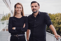 Verband der Chemischen Industrie e.V. fällt Pitch-Entscheidung - Kim Alexandra Notz, Managing Partner, und Florentin Hock, Managing Director Creation bei KNSKB+, freuen sich über den Neukunden. - Foto: KNSKB+