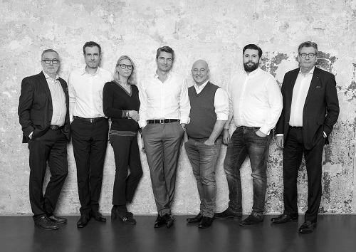 ORCA Gruppe steigert Umsatz - Die ORCA-Führung (vl.) Michael T. Schröder, Christian Schlichtegroll, Gabriele Studt, Jan Ritter, Thomas Stahlschmidt, Hendrik und Dietrich Schulze van Loon freut sich über eine positive Bilanz aus 2020. - Foto: ORCA Gruppe