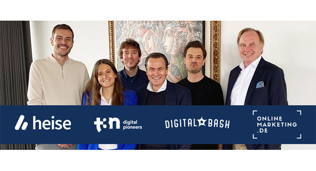 Heise-Gruppe übernimmt Mehrheit an der Online.Marketing GmbH - Ansgar Heise, geschäftsführender Gesellschafter der Heise Group, (Mi.), Marc Stahlmann, CEO und Gründer von der OnlineMarketing.de GmbH (1.v.l.) und Paul Lahrmann, COO von der OnlineMarketing.de GmbH, (3.v.l.) freuen sich auf die Zusammenarbeit zwischen Yeebase und der OnlineMarketing.de GmbH - Foto: Heise