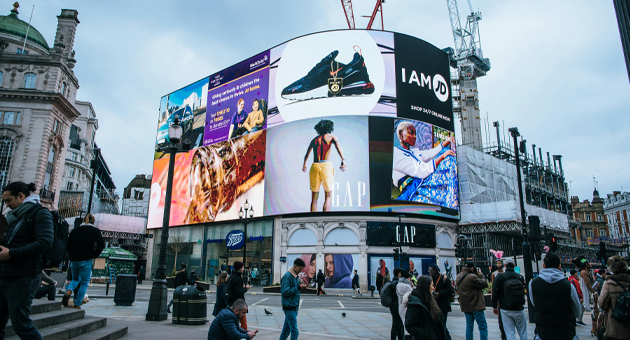 OOH wächst weiter – und in Deutschland besonders - Die OOH-Ausgaben und -Reichweiten steigen weltweit zugunsten anderer Medien weiter rasant an - Foto: Tania Mousinho on Unsplash