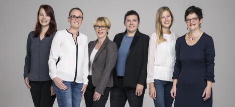 PR-Team von Riegg & Partner (v.l.): Fabienne Reif, Celine Tietz, Sabine Prell, Anna-Sophie Reier, Isabell Bhm, Dr. Ulrike Rausch-Rie (Foto: Riegg & Partner)