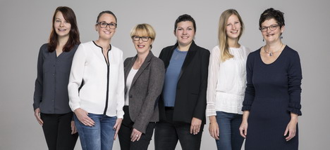 Revell setzt auf die PR-Kompetenz von Riegg & Partner - PR-Team von Riegg & Partner (v.l.): Fabienne Reif, Celine Tietz, Sabine Prell, Anna-Sophie Reier, Isabell Böhm, Dr. Ulrike Rausch-Rieß (Foto: Riegg & Partner)