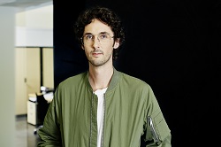 fraenk wirbt mit erster Filmkampagne - Fabian Pensel, Executive Creative Director denkwerk, will mit dem neuen Spot für fraenk die Freundschaftswerbung auf ein neues Level hieven - Copyright: denkwerk