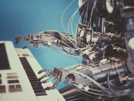 Technik statt Mensch: Verbraucher ziehen Bots menschlichen Beratern vor - 76 Prozent der Unternehmen ziehen messbaren Mehrwert aus Sprach- oder Chat-Assistenten (Foto: Franck V./Unsplash.com)