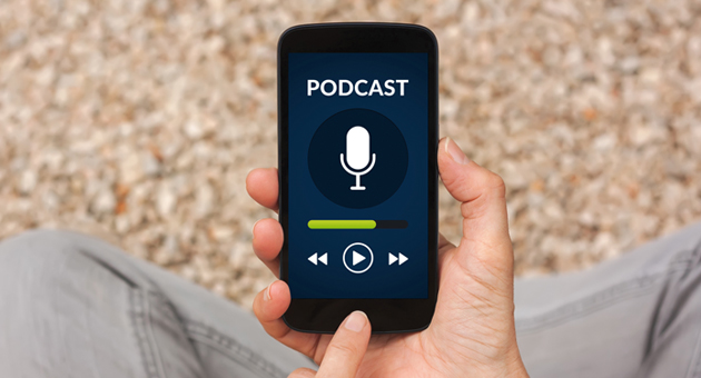 Podcasts haben sich im Alltag etabliert - 49 Prozent der Deutschen hören hin und wieder Podcasts, zeigt eine aktuelle Bitkom-Befragung – Foto: Maicasaa/Adobe Stock
