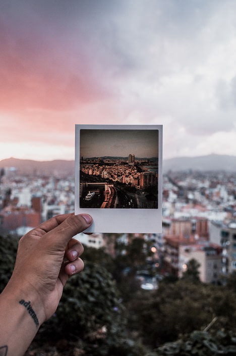 Polaroid: Dept startet internationales Rebranding - Dept lässt mit Polaroid die analoge Fotografie wiederaufleben - Foto: Alex Azabache/Unsplash.com