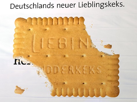 Herbstwerbung flirtet Neukunden mit Budderkeks an - Mit einem angeknabberten Keks sorgte Herbstwerbung für Aufmerksamkeit von Bahlsen (Foto: Herbstwerbung)