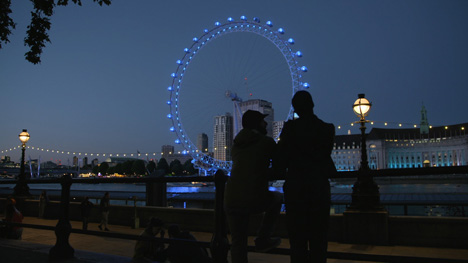 Das London Eye blinkt leuchtend blaue Morsezeichen: #ElectricityTalks erreichte 65 Millionen User (Foto: Grabarz & Partner)