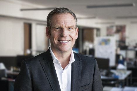 WallDecaux lanciert Eigenkampagne "Bald ist alles wieder draußen" - Andreas Prasse, Vorstand Marketing bei WallDecaux: "Wir feiern gemeinsam das neue Draußen." (Foto: WallDecaux)
