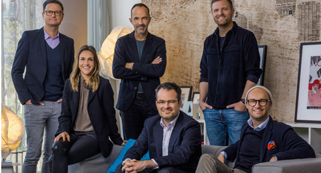 Publicis stellt Agentur-Köpfe des Jahres 2022 - Das Führungsteam der Publicis Groupe Germany: (v.l.) Frank-Peter Lortz, Bettina Prange, Arne Brekenfeld, Philippe Bordet, Dennis May und Christoph Pietsch - Foto: Jochen Rolfes