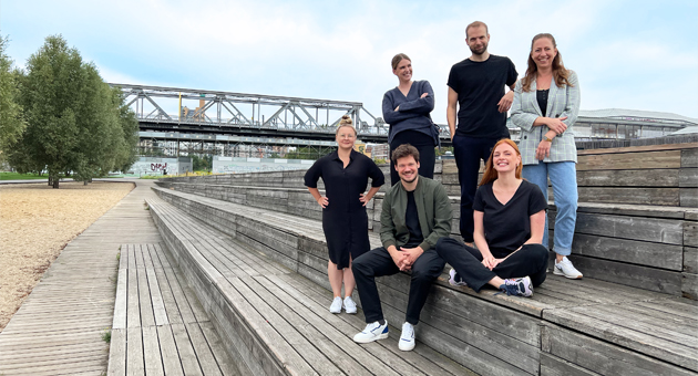 RCKT trennt sich vom Gesellschafter Rocket Internet - Die fünf RCKT-Partner und die CFO freuen sich über den gelungen MBO: Karolin Hewelt, Lisa Teicher, Simon Ueberheide, Nils Seger und Paulina Habben sowie Prokuristin und Director of Finance Josefine Luther (v.l.n.r.) - Foto: RCKT