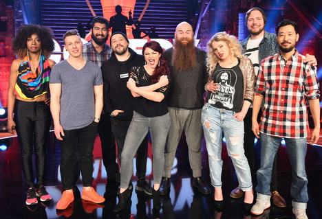 RTL II sucht den Comedy Champion 2016 - Die acht Kandidaten mit Moderatorin Tahnee (Mitte) (Foto: RTL II)