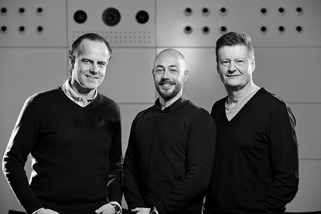 Hendrik Schweder (m.) mit den geschftsfhrenden Gesellschaftern von RTS, Tim Bgelein (l.) und Jrg Dambacher (Foto: RTS)