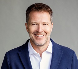 RTL Deutschland 2021/22: Mehr Information, positive Unterhaltung - Bernd Reichart, CEO der Mediengruppe RTL Deutschland, stellte auf den Screenforce Days die neue Markenstrategie von RTL vor (Foto: Mediengruppe RTL Deutschland/Boris Breuer)