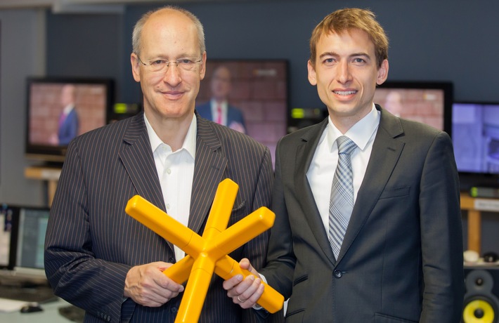 Bibel TV: Erlöse steigen 2019 auf 12,9 Millionen Euro - Bibel-TV-Gründer und -Hauptgesellschafter Norman Rentrop und Bibel-TV-GF Matthias Brender (rechts) freuen sich über die positive Entwicklung - Foto: Bibel TV