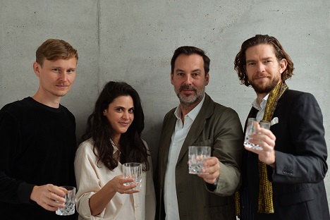 Russian Standard Vodka engagiert neue Agentur - thjnk Berlin freut sich über den Gewinn des Etats der Roust-Marke Russian Standard Vodka: Andreas Richter (Creative Director), Nicole Jänsch (Management Supervisor), Stefan Schulte (Geschäftsführer Kreation) und Hendrik Heine (Geschäftsführer Beratung) (v.l.) - Foto: thjnk