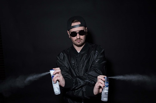 Der deutsche DJ Robin Schulz untersttzte Nivea nicht nur als Kampagnen-Gesicht, sondern wirkte auch als Designer der Deo-Dosen mit (Foto: Beiersdorf)
