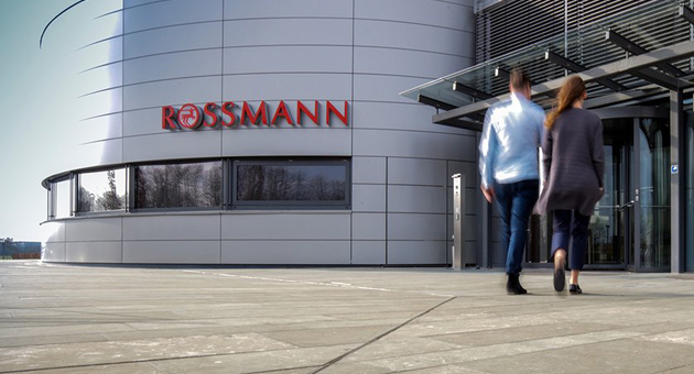 Rossmann-Media-Pitch entschieden - Das Rossmann Hauptgebäude in Burgwedel - Foto: Rossmann
