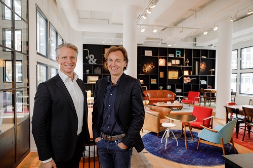 Co-Working Spaces: Serviceplan und Ruby starten Ruby Works - Michael Struck, Ruby Hotels, und Ronald Focken, Serviceplan, bringen das Coworking Space-Joint Venture Ruby Works nach Hamburg (Foto: Serviceplan)