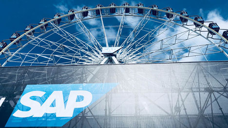 Auf 60 Meter Hhe prsentiert SAP den CEBIT-Besuchern "10 Minutes of Innovation" (Foto: SAP)