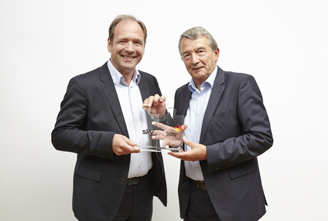 Sky-Vorstandsmitglied Carsten Schmidt (l.) und DFB-Prsident Wolfgang Niersbach (Foto: Sky/Schaetz)