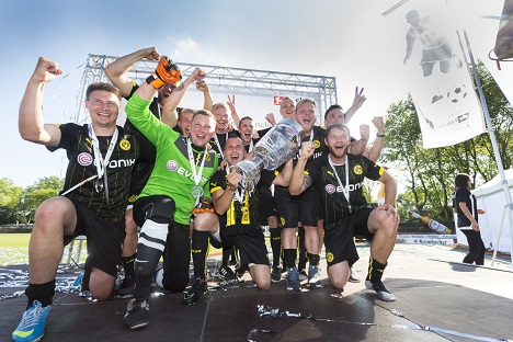 Sky und TAS küren den Deutschen Fußball-Fanmeister 2015 - BVB-Fanclub 'Ostborussen' holte sich in diesem Jahr den Titel im Rahmen des 'Sky Fan Cups' (Foto: TAS)
