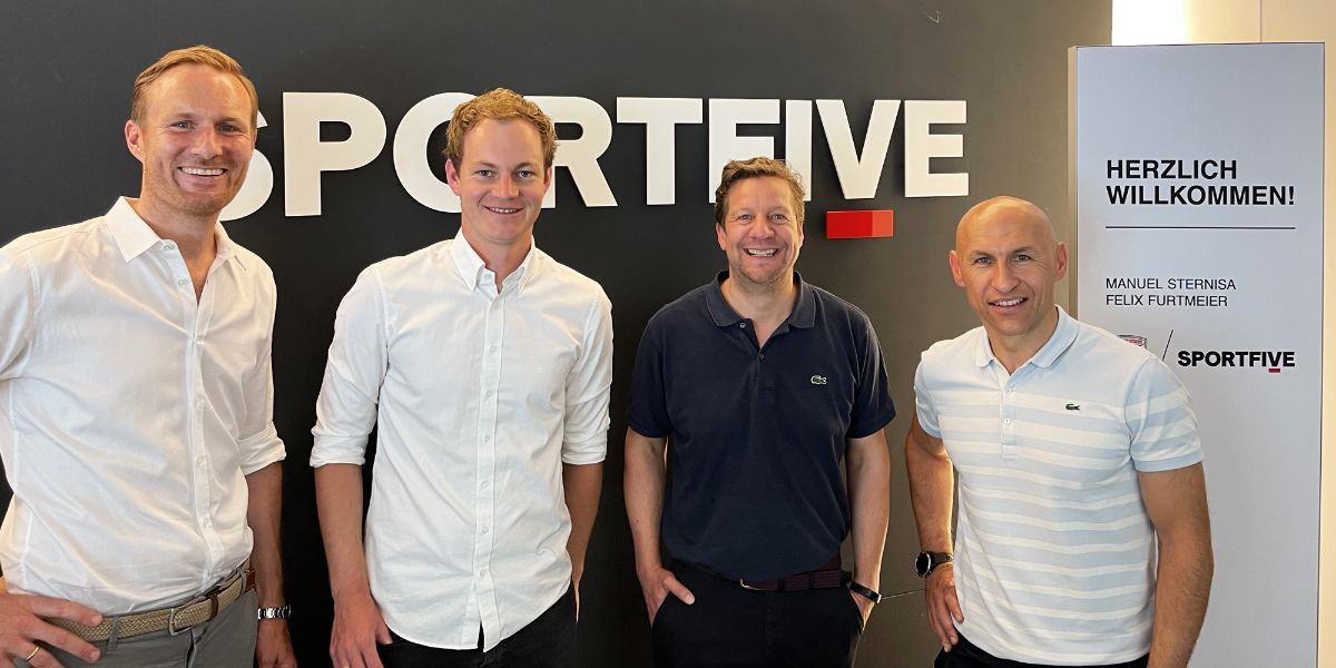Sportfive übernimmt die Vermarktung des Zweitliga-Aufsteigers FC Ingolstadt 04 - v.l.: Robert-Nicholas Hoene (Sportfive), Felix Furtmeier (FC Ingolstadt 04), Hendrik Schiphorst (Sportfive) und Manuel Sternisa (FC Ingolstadt 04)