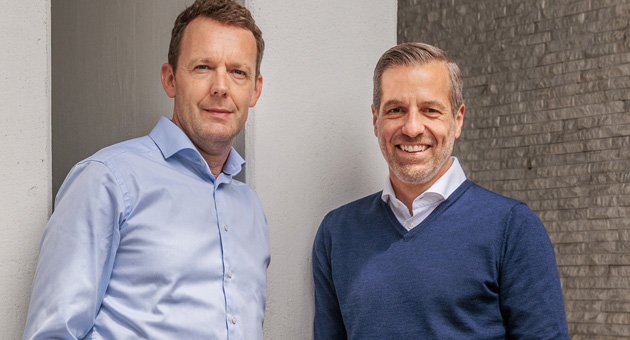 Strichpunkt expandiert in die Schweiz - (v.l.) Strichpunkt-CEO Philipp Brune und Reto Meyer, Geschäftsführer Strichpunkt Identity – Foto: Strichpunkt