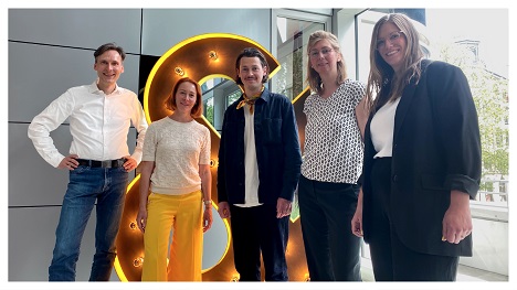 BMDV verlängert mit Scholz & Friends - Sie zeichnen für die Etatverteidigung beim BMDV verantwortlich (v.l.): Partner Lars Cords, Seniorberaterin Gabriela Winnemöller, Senior Copywriter Philipp Siegwardt, Direktorin Dialog und Partizipation Sybille Neuß und Seniorberaterin Xenia Spieß