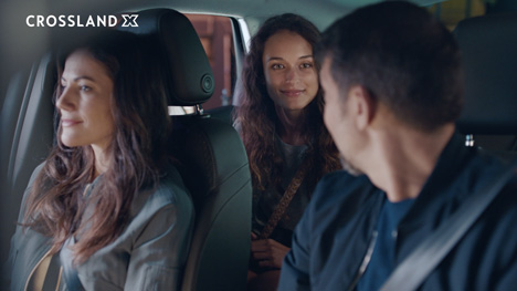Scholz & Friends inszeniert 'good life feeling' im neuen Opel Crossland X - (Screenshot: Adam Opel AG)