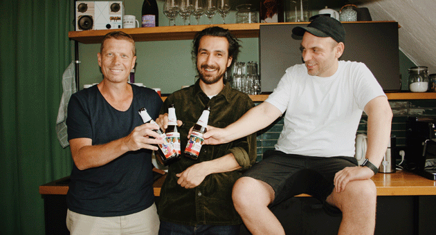 Kreuzbergkind gewinnt Brauerei Rothaus als Neukunden - GF Marcus Bank, CD Mo Sadeghi und Kreationsleiter Paul Brandi der Berliner Agentur Kreuzbergkind – Foto: Kreuzbergkind GmbH