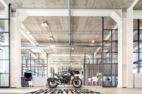 Die Sassenbach GmbH gewinnt den Zweiradimporteur KSR Group als Neukunden und kann damit ihr Motorrad-Know-how ausbauen - Foto: Sassenbach