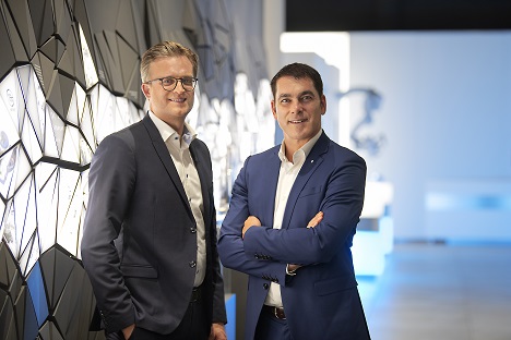 Brainlab und schalk&friends starten Zusammenarbeit - Tobias Schalkhaußer (links) ist Geschäftsführer der Agentur schalk&friends, Stefan Vilsmeier bei Brainlab (Foto: Brainlab)