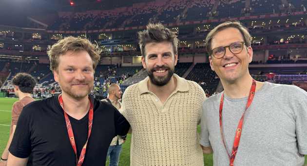 RTL Group: We are Era investiert in Kings League - We are Era begleitet als Investor den Marktstart der Kings League in Deutschland: We are Era-CEO Tobias Schiwek, Kings League-Gründer Gerard Piqué und Christoph von Schwerin, CFO bei We are Era (vlnr.) – Foto: We are Era