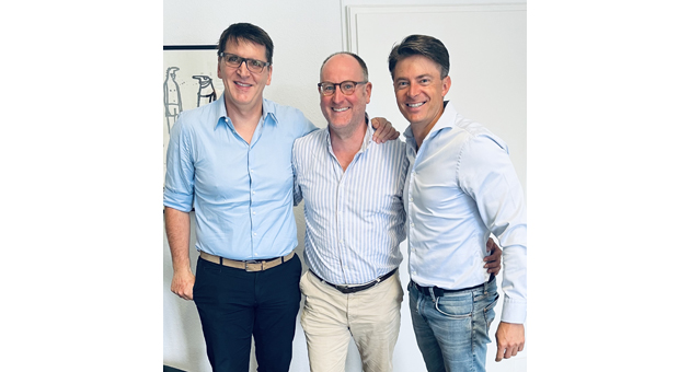 Vogel Communications Group beteiligt sich an B2B-Agentur Leadvolution - Freuen sich auf die künftige Zusammenarbeit (v.l.): Vogel-GF Günter Schürger, Hannes Fehr und Vogel-CEO Matthias Bauer - Foto: Wolfgang Friedrich/Vogel