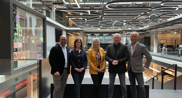Serviceplan Group und The Bloc gründen Joint Venture - (v.l.) Florian Bernsdorf (Serviceplan), Jennifer Matthews (The Bloc), Susan Miller (The Bloc), Mike Rogers (Serviceplan), Rico Viray (The Bloc) - Foto: Serviceplan