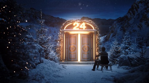 Sky und Serviceplan lancieren Weihnachtskampagne mit Schauspieler Elyas M’Barek - Der 'Fack ju Göthe 3'-Darsteller Elyas M’Barek erkundet den Sky-Adventskalender im TV (Foto: Sky)